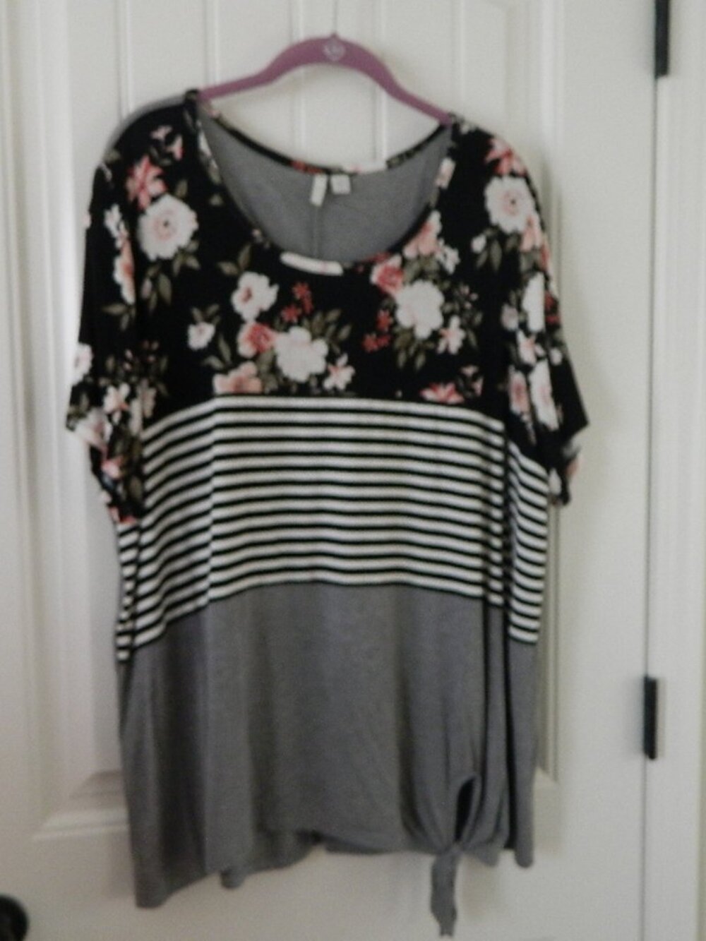 Black/Gray/Pattern Color Block Top